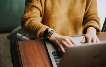 Student attending a one-to-one online tuition class