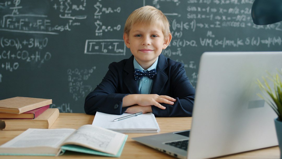 Student technology learning for online Computer Science tuition