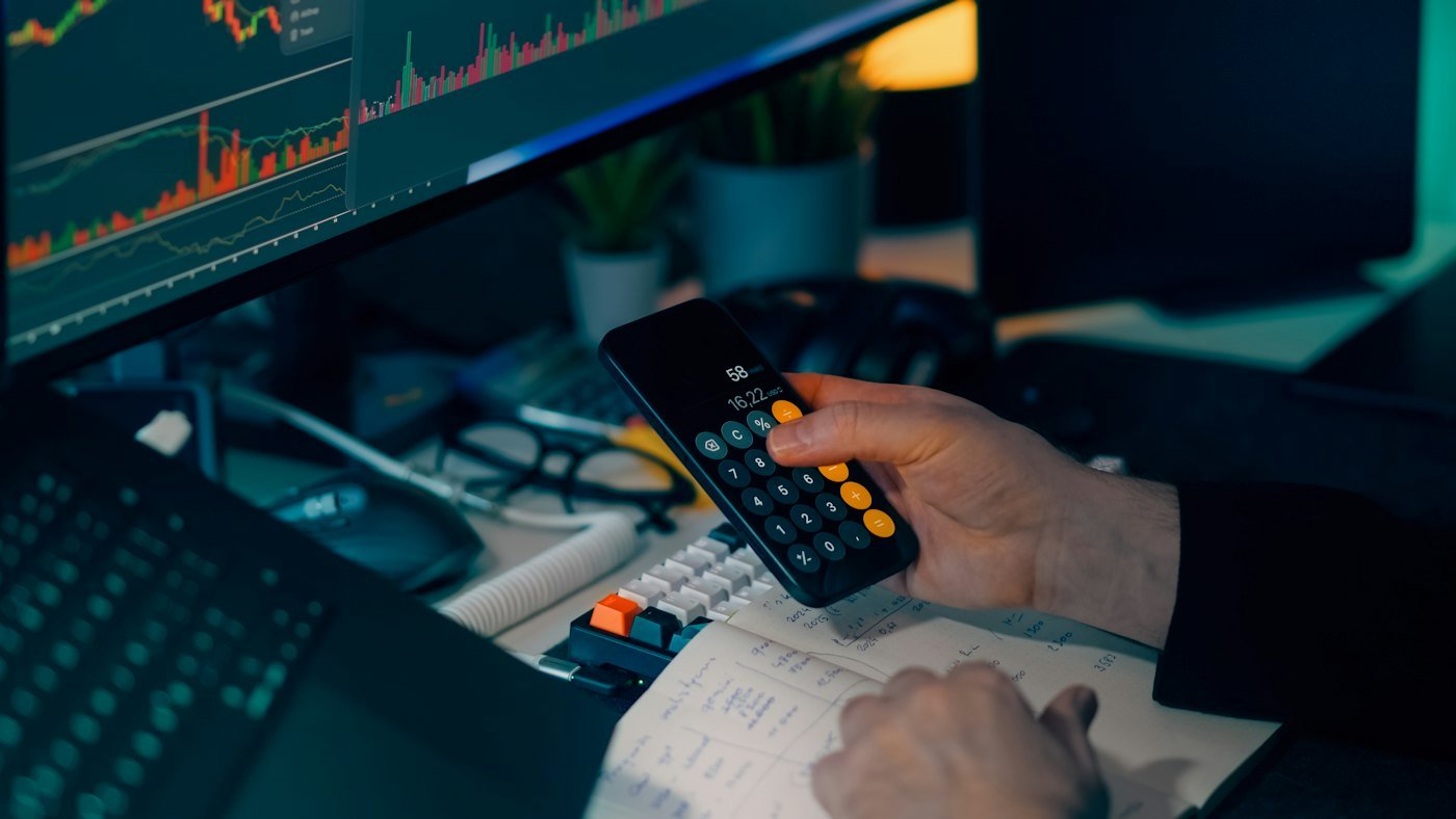 Financial chart and calculator for practising numerical reasoning